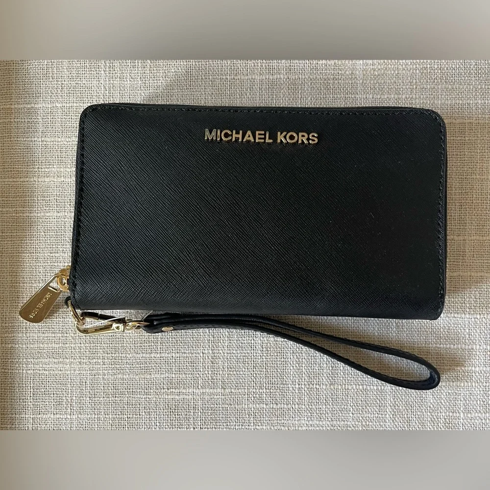 Michael Kors *NWT Jet Set Travel Smartphone Black Wallet Wristlet Gold Hardware - Picture 2 of 6